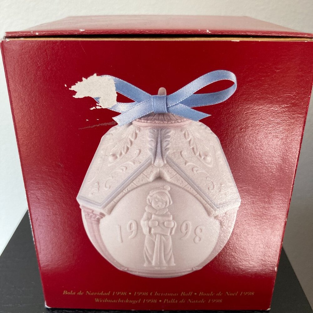 Lladro Porcelain Christmas egg ornament 1998.  Excellent condition!  In box